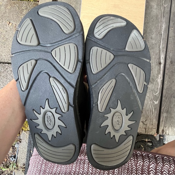 UGG Wm’s Kensington Black Leather Shearling Lined Buckle Boot In Sz 8 - Picture 6 of 15